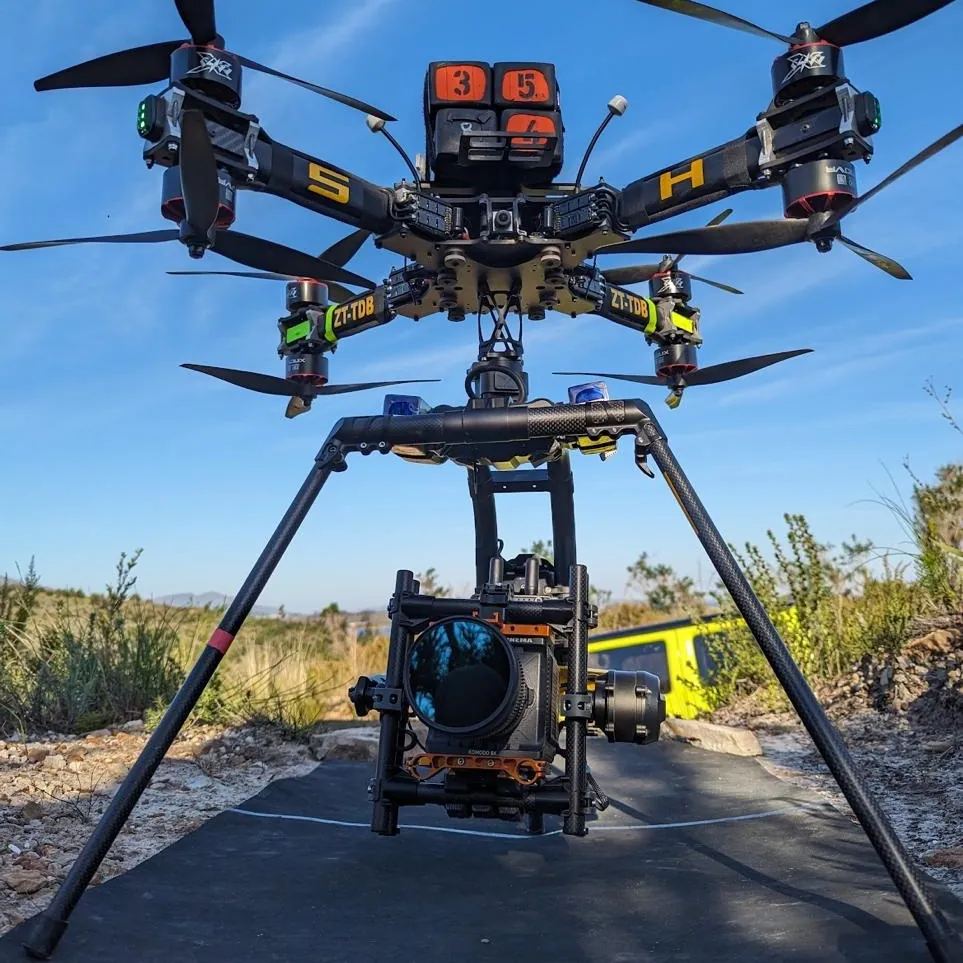 The Dual Op cinelifter in flight